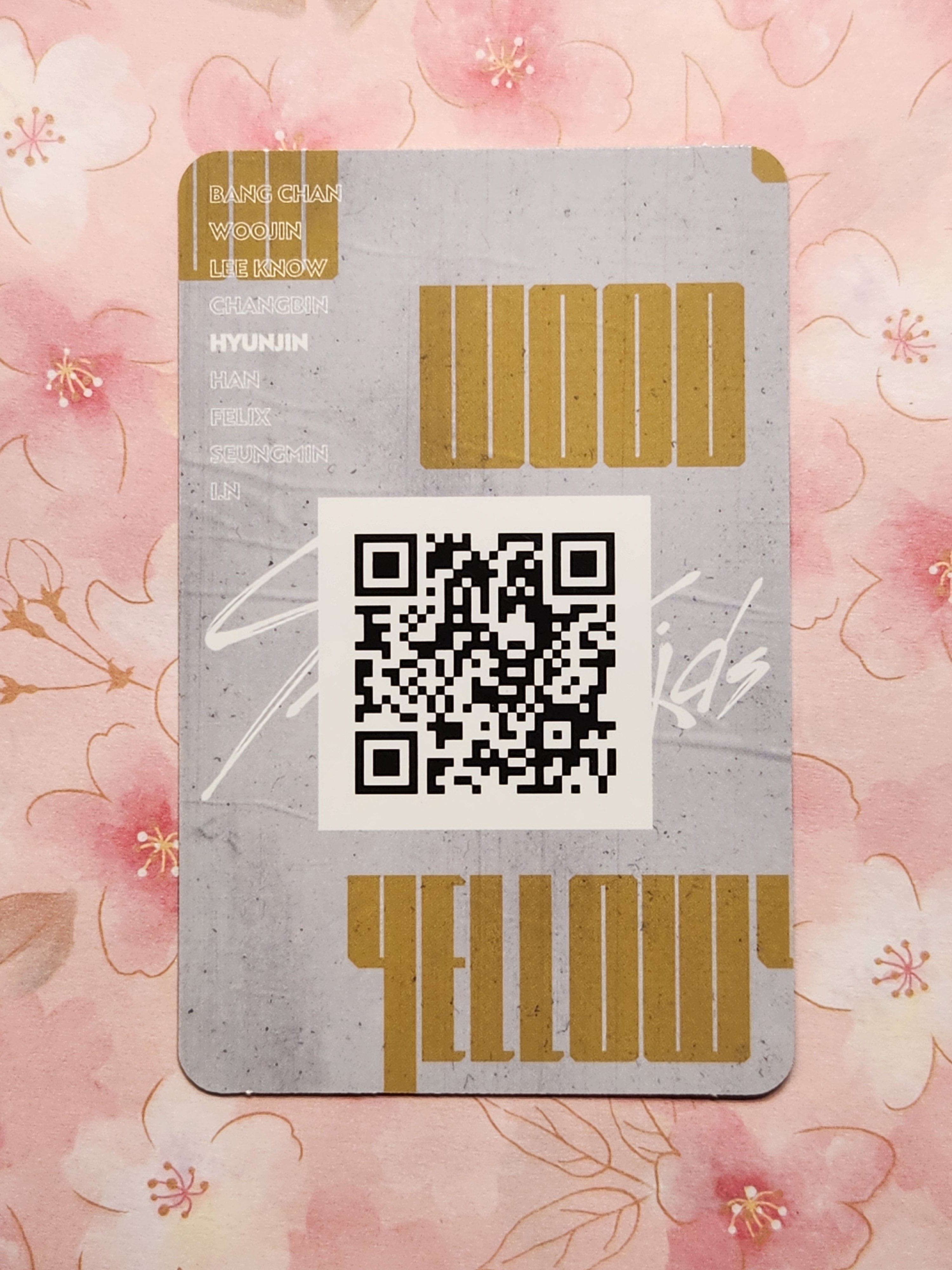 SKZ Hyunjin Yellow wood pc